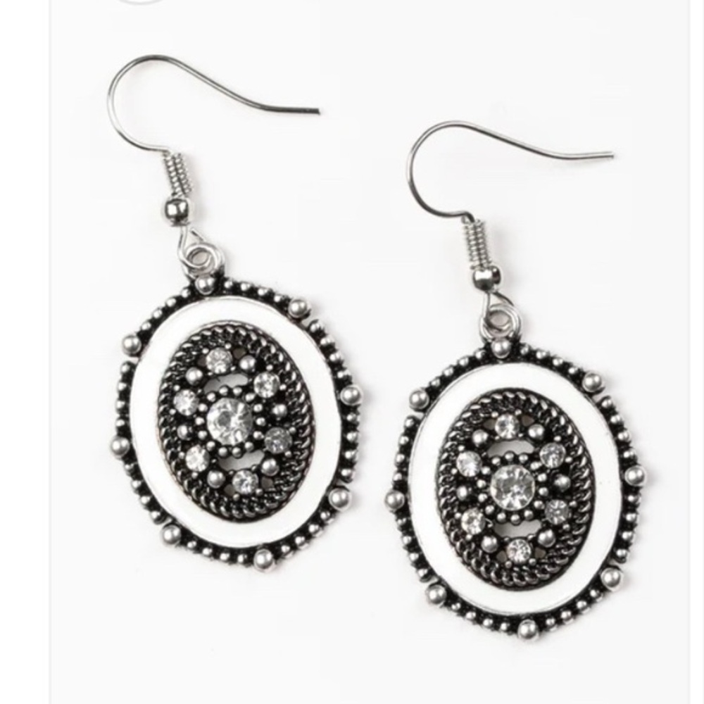 Paparazzi Picture of Wealth Earrings White
